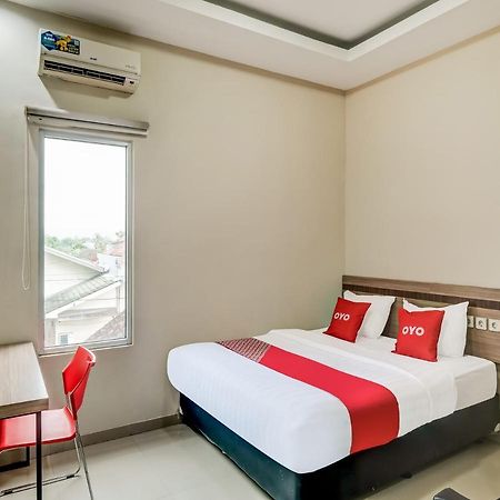 Oyo 90986 Hotel Srikandi Adisucipto Kalasan Eksteriør billede