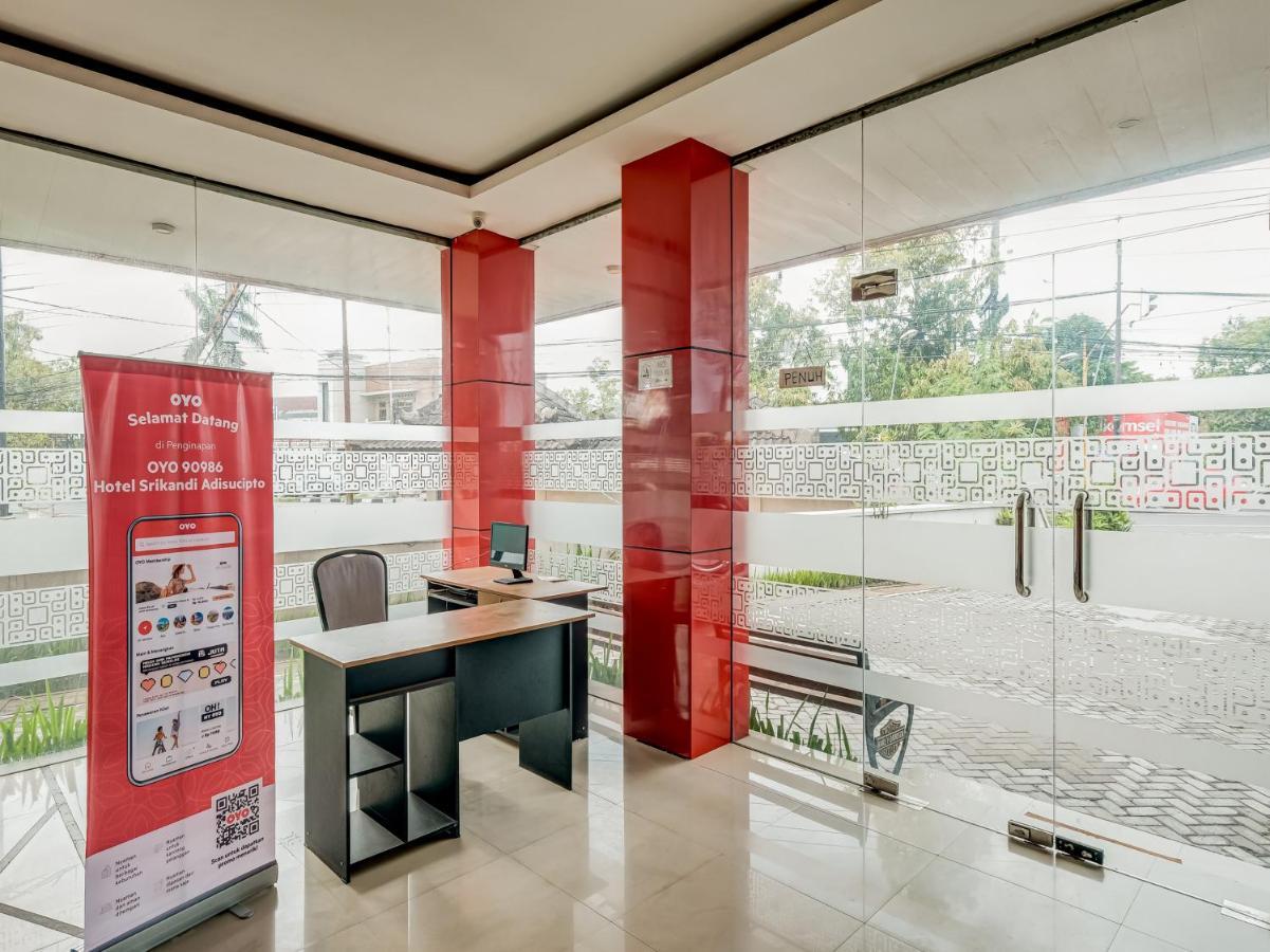 Oyo 90986 Hotel Srikandi Adisucipto Kalasan Eksteriør billede