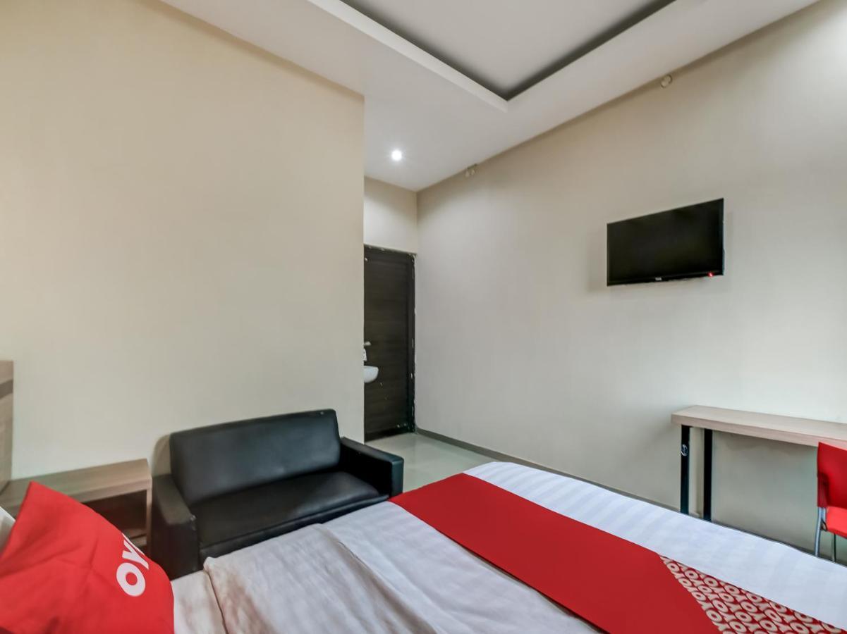 Oyo 90986 Hotel Srikandi Adisucipto Kalasan Eksteriør billede