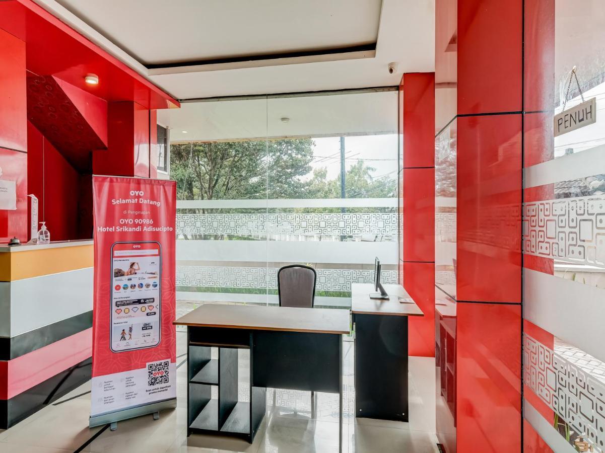 Oyo 90986 Hotel Srikandi Adisucipto Kalasan Eksteriør billede