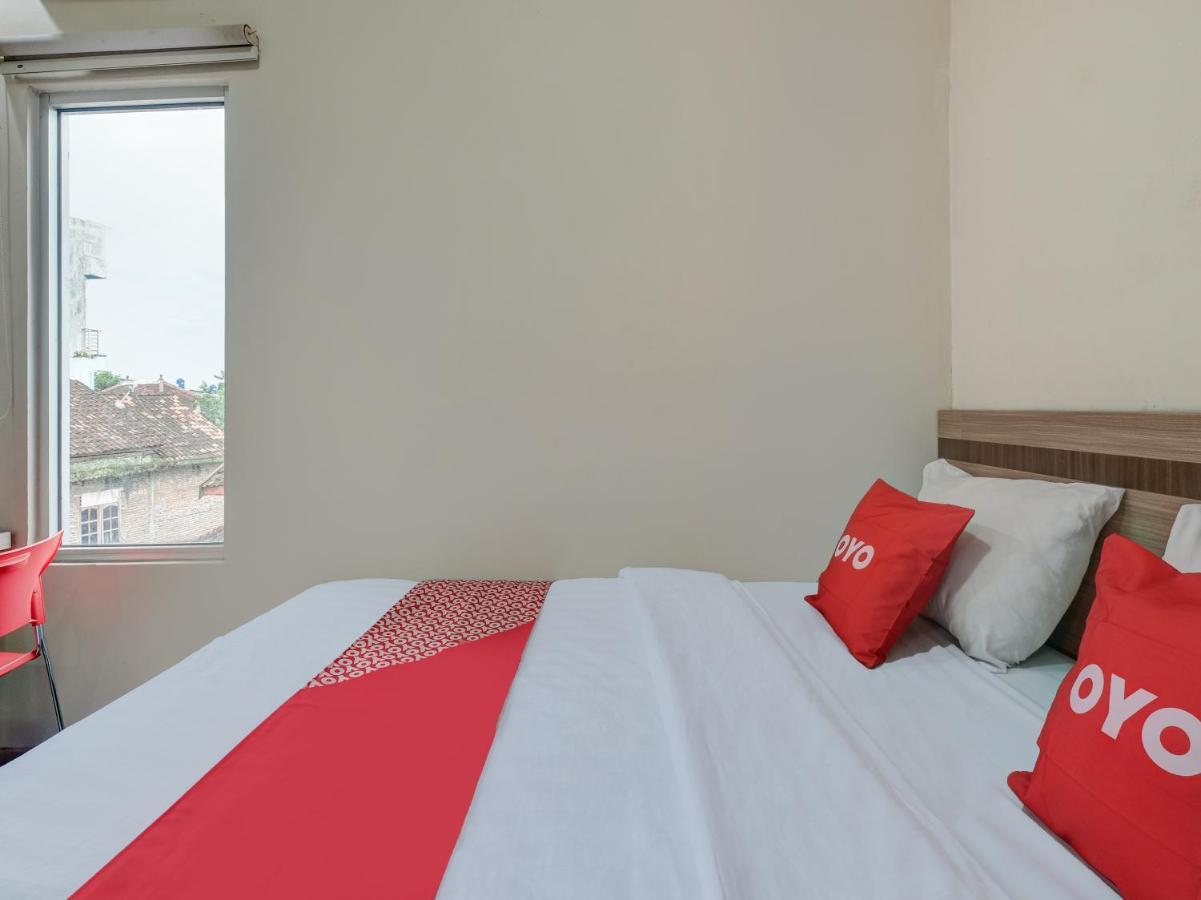 Oyo 90986 Hotel Srikandi Adisucipto Kalasan Eksteriør billede