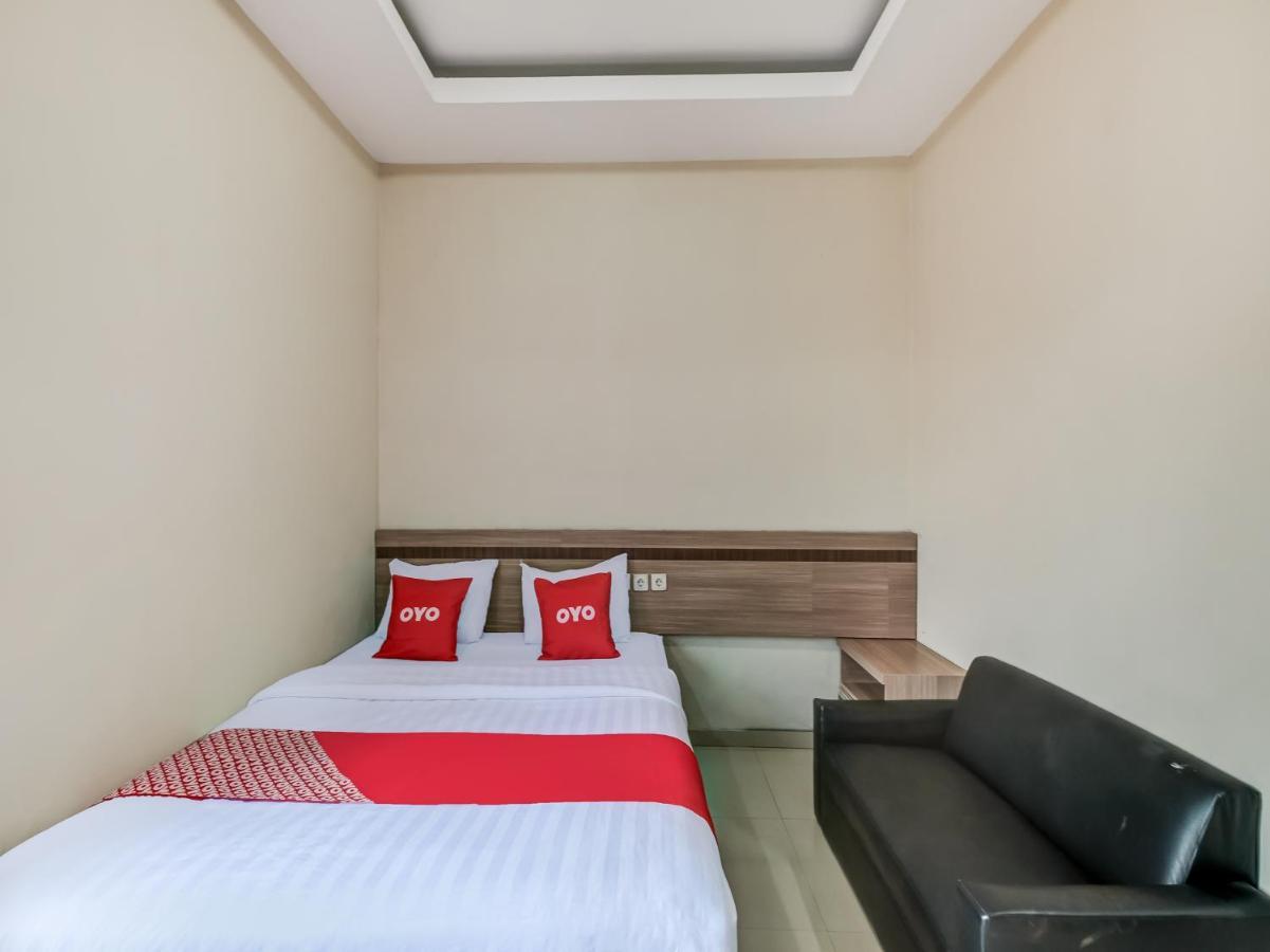 Oyo 90986 Hotel Srikandi Adisucipto Kalasan Eksteriør billede