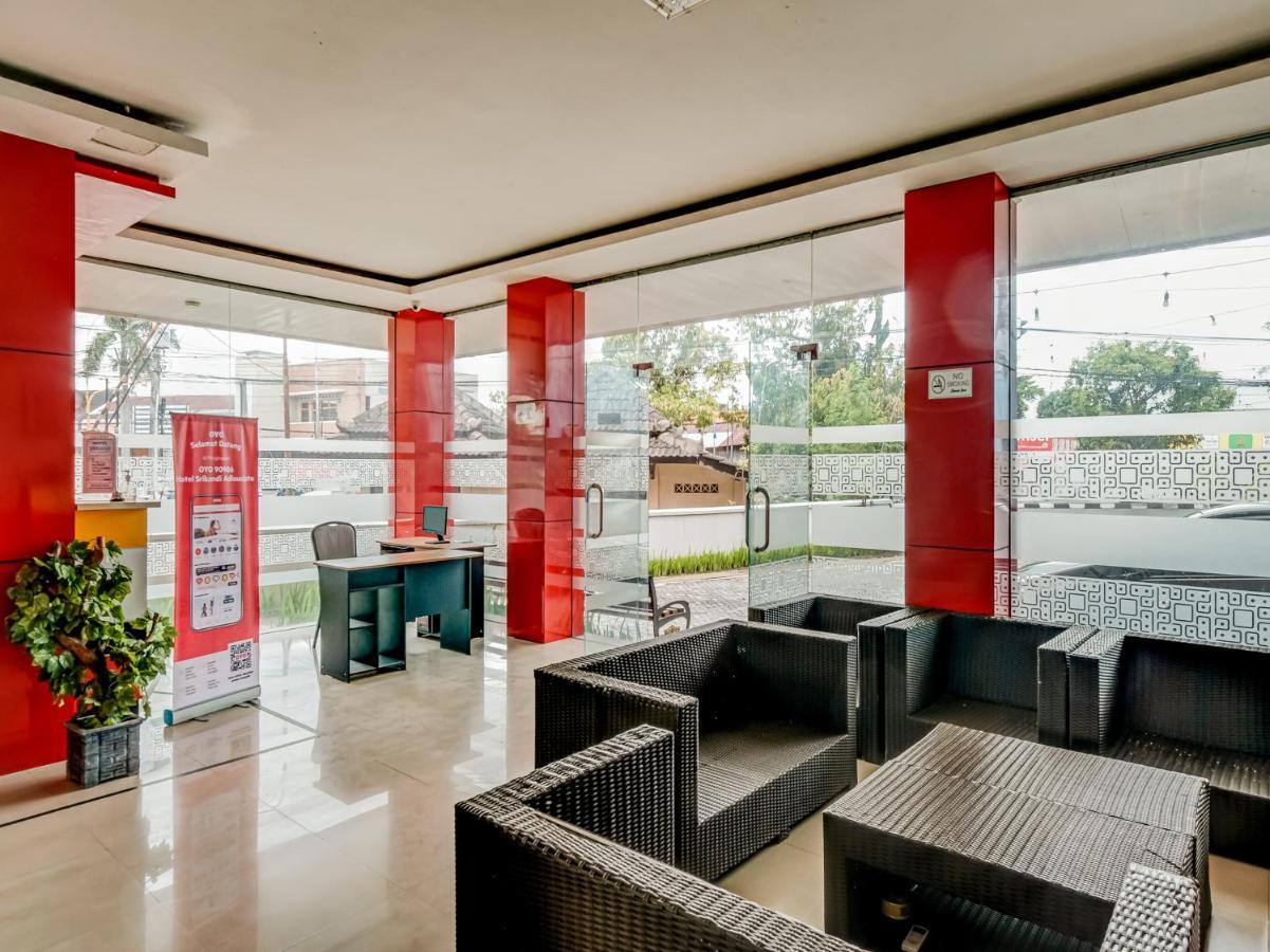 Oyo 90986 Hotel Srikandi Adisucipto Kalasan Eksteriør billede