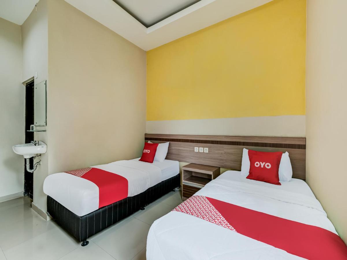 Oyo 90986 Hotel Srikandi Adisucipto Kalasan Eksteriør billede