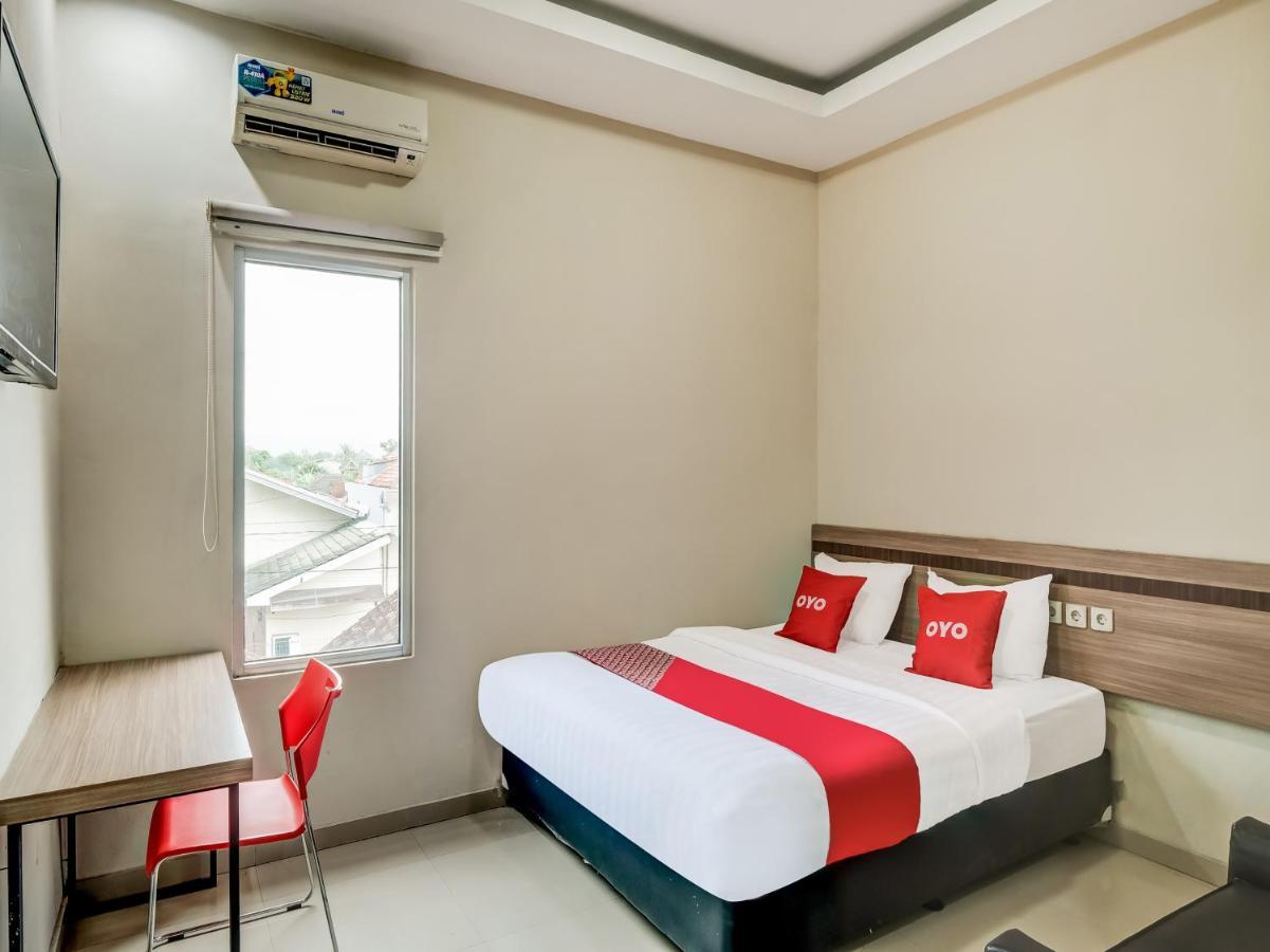 Oyo 90986 Hotel Srikandi Adisucipto Kalasan Eksteriør billede