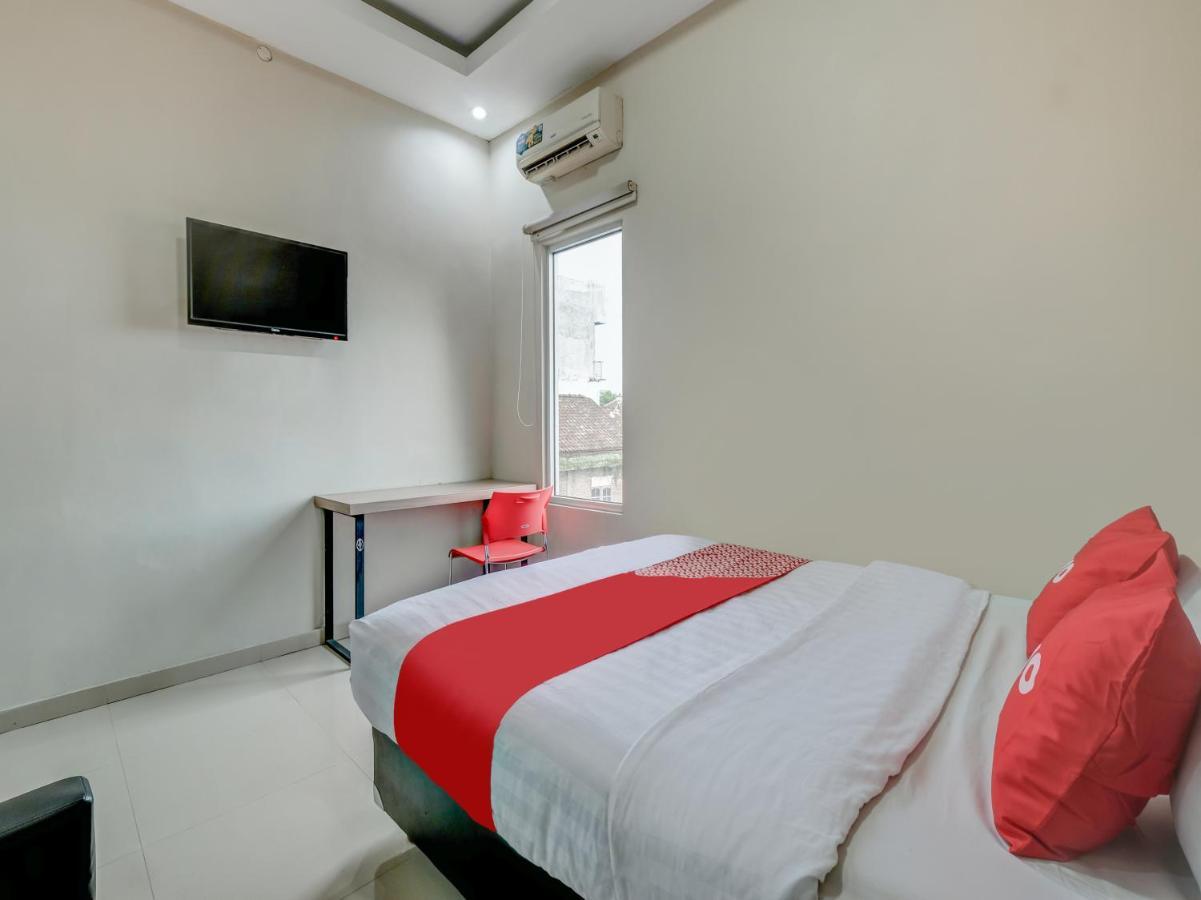 Oyo 90986 Hotel Srikandi Adisucipto Kalasan Eksteriør billede